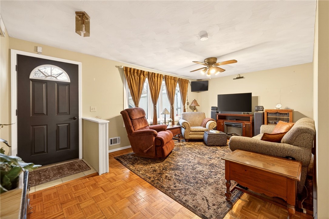 19 Gannett Road Farmington, NY 14425 - Photo 3 of 28