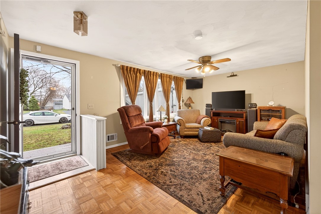 19 Gannett Road Farmington, NY 14425 - Photo 4 of 28