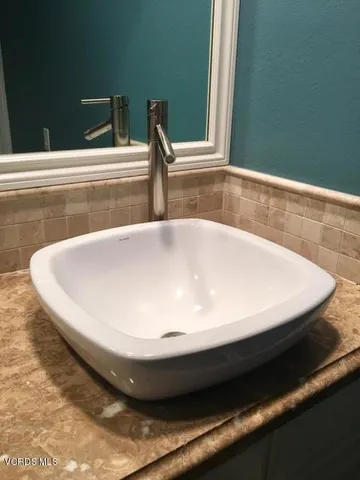 a close view of bathtub