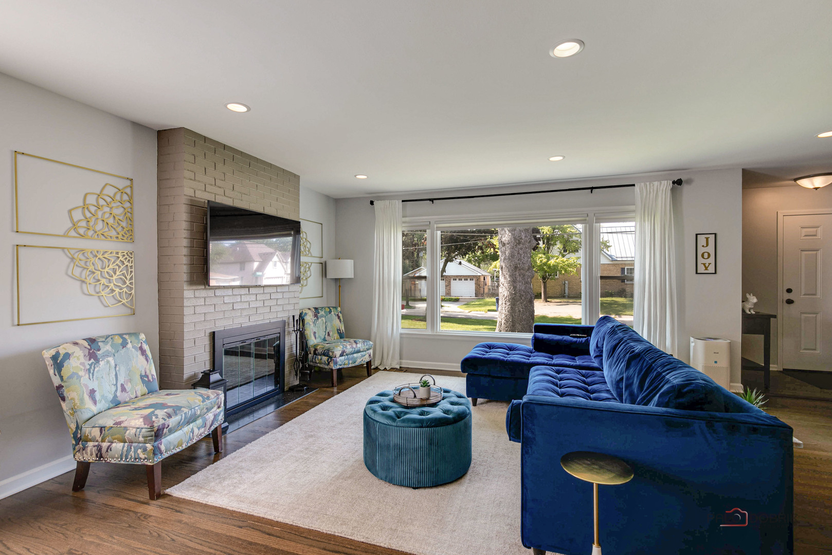 1242 Arbor Vitae Road Deerfield, IL 60015 - Photo 3 of 17 Gallery Image 3