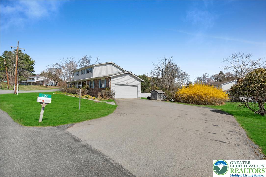 102 Valley Stream Road Stroudsburg, PA 18360 - Photo 4 of 42 Gallery Image 4