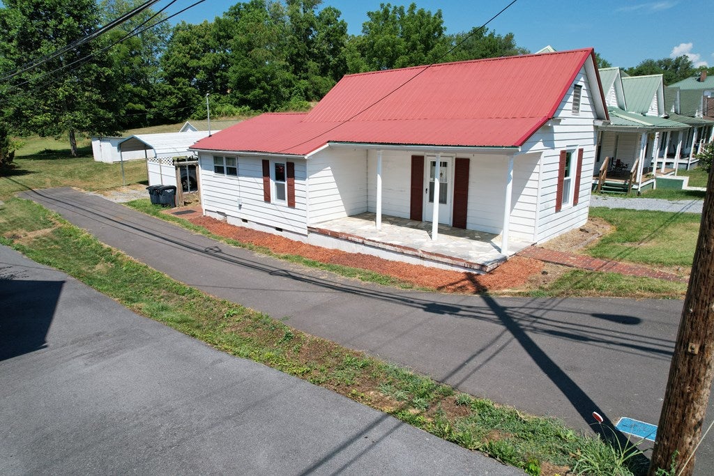 320 Grace Street Glade Spring, VA 24340 - Photo 2 of 37 Gallery Image 2