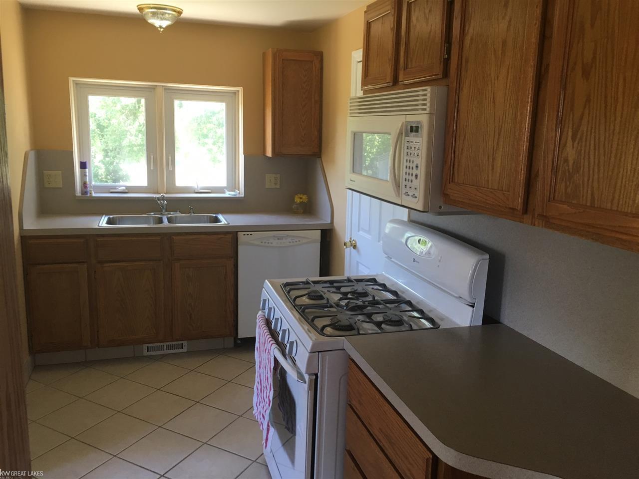 15323 Jeddo Road Brown City, MI 48416 - Photo 10 of 29 31299670-9.JPG