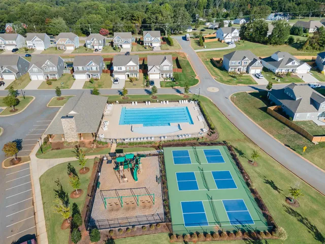 $379,999 | 1735 Wabash Place, Boiling Springs, SC 29316