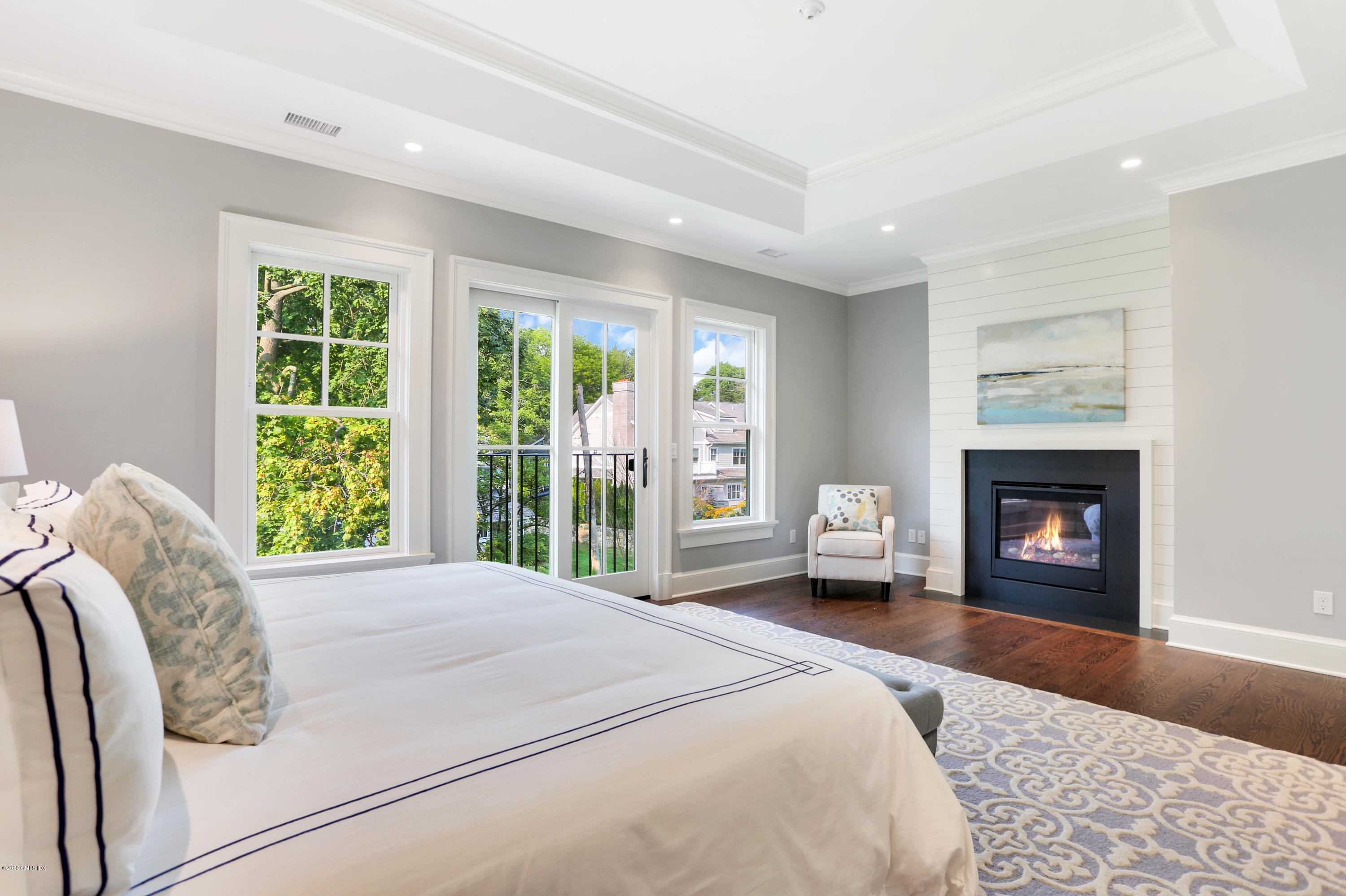 3 Juniper Lane Riverside, CT 06878 - Photo 23 of 46 a spacious bedroom with a bed and a fireplace