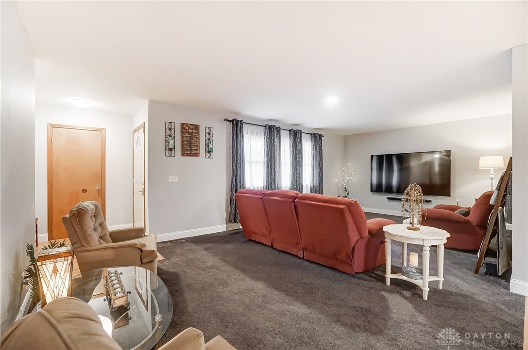 4075 Penny Pike Springfield, OH 45502 - Photo 4 of 24 Gallery Image 4