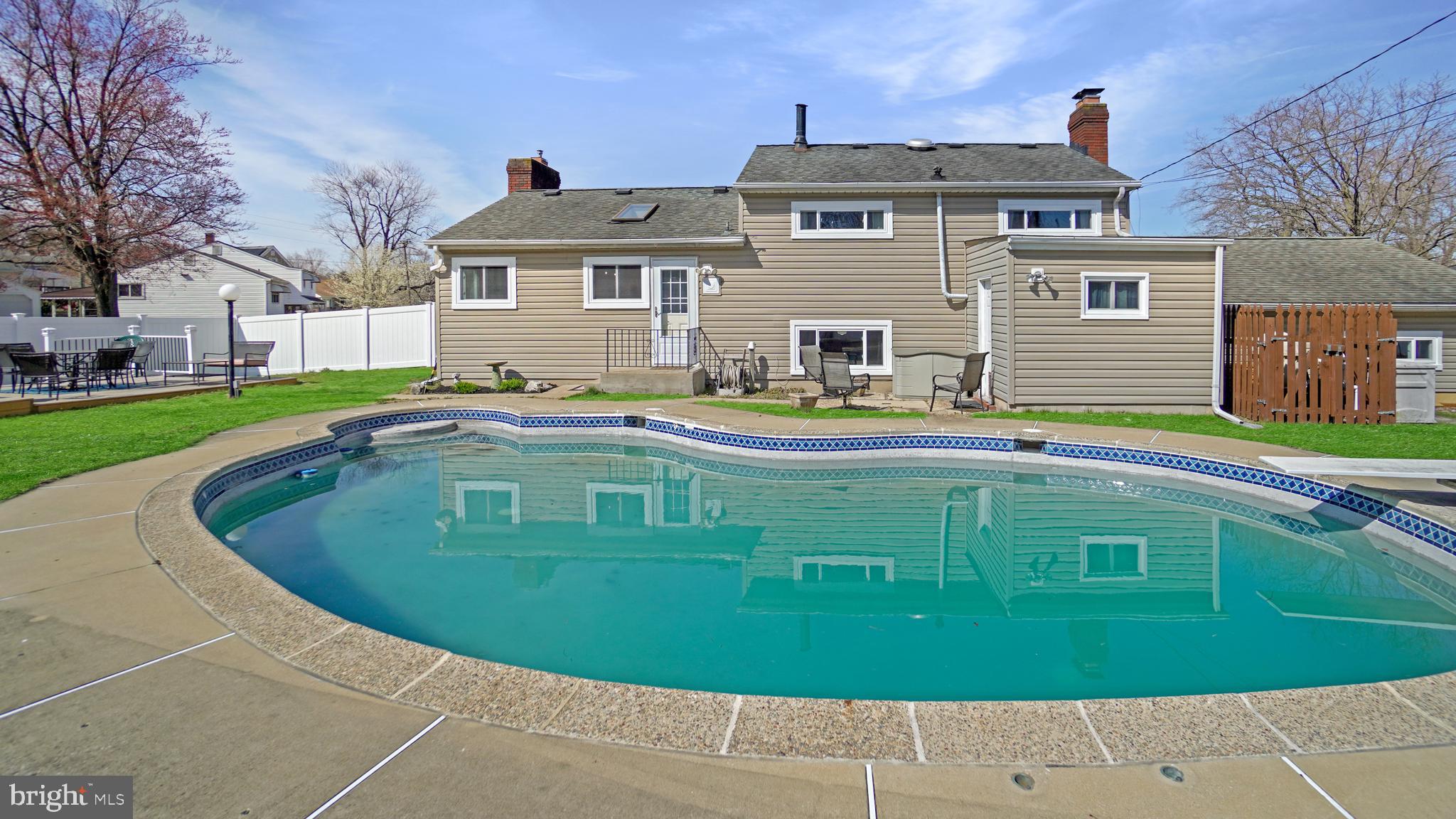 203 Ridgely Road Glen Burnie, MD 21061 - Photo 33 of 35 Concrete Pool with new cover and pump