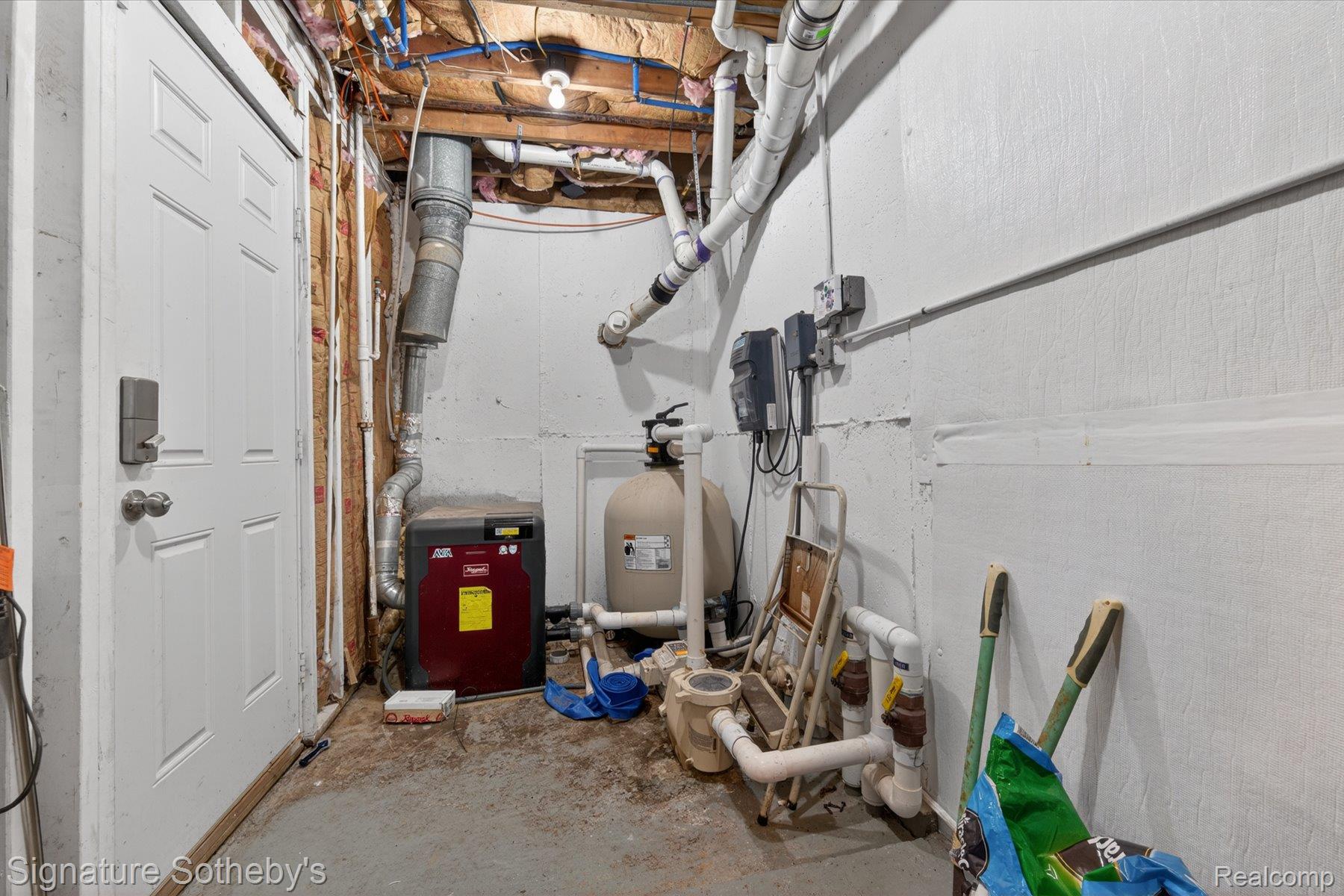30650 Lahser Road Franklin, MI 48025 - Photo 74 of 93 039-30650-Lahser-Rd-Beverly-Hills-MI-48025-WindowStill.jpg