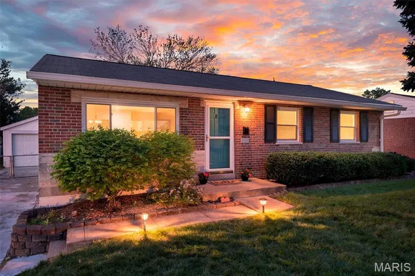 $285,000 | 218 Hernan Drive, St. Louis, MO 63123