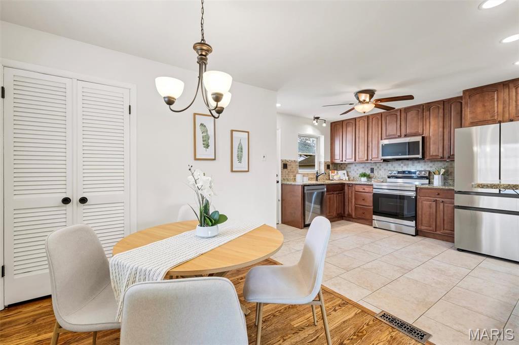 218 Hernan Drive St. Louis, MO 63123 - Photo 12 of 64