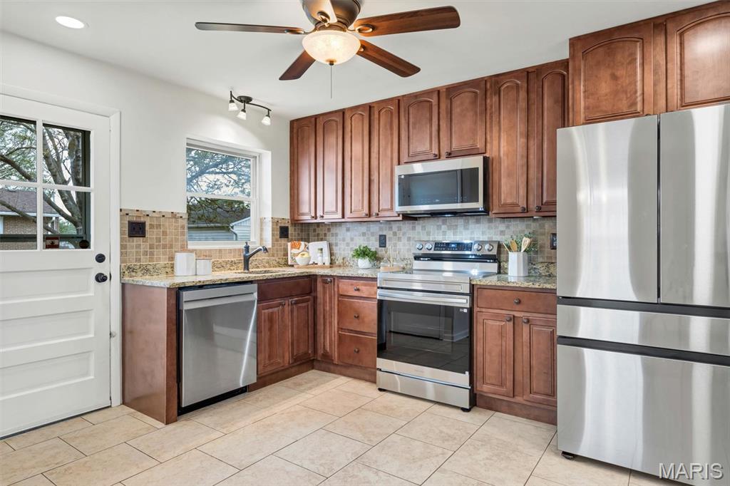 218 Hernan Drive St. Louis, MO 63123 - Photo 16 of 64