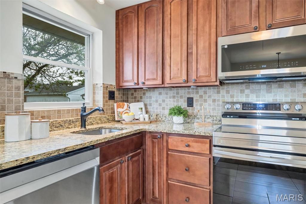 218 Hernan Drive St. Louis, MO 63123 - Photo 19 of 64