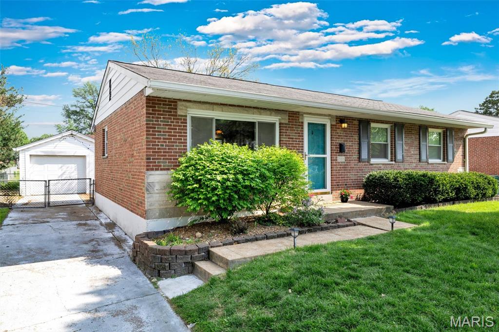 218 Hernan Drive St. Louis, MO 63123 - Photo 2 of 64