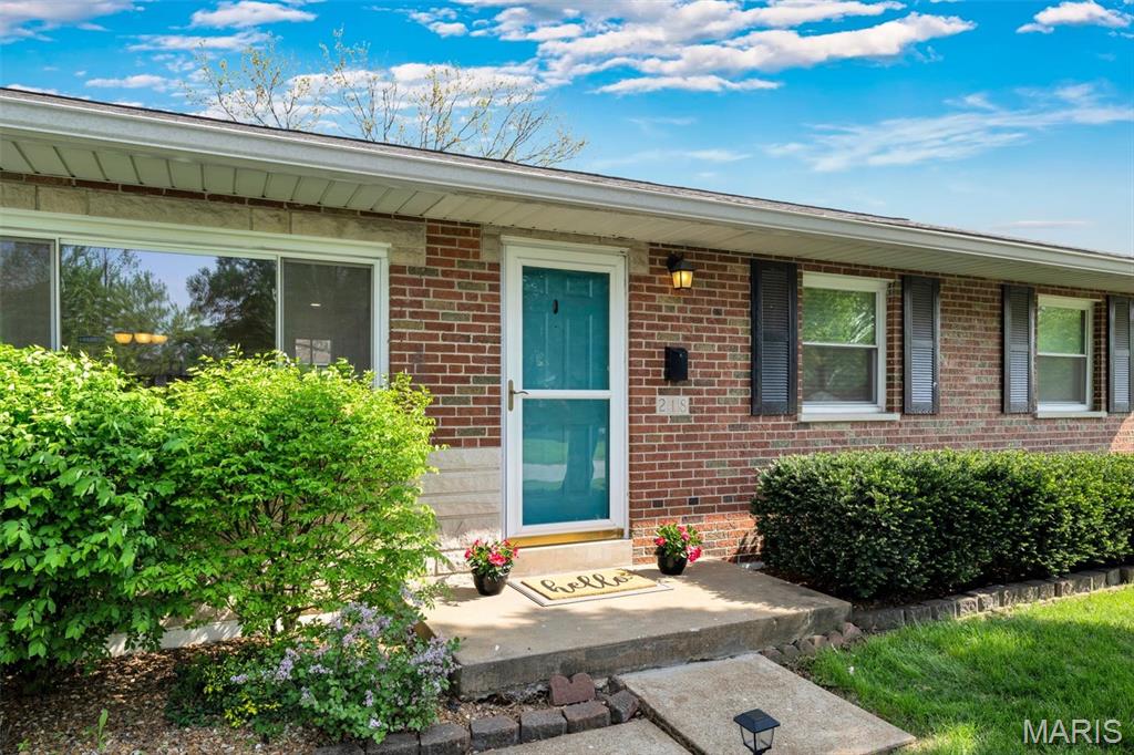 218 Hernan Drive St. Louis, MO 63123 - Photo 3 of 64