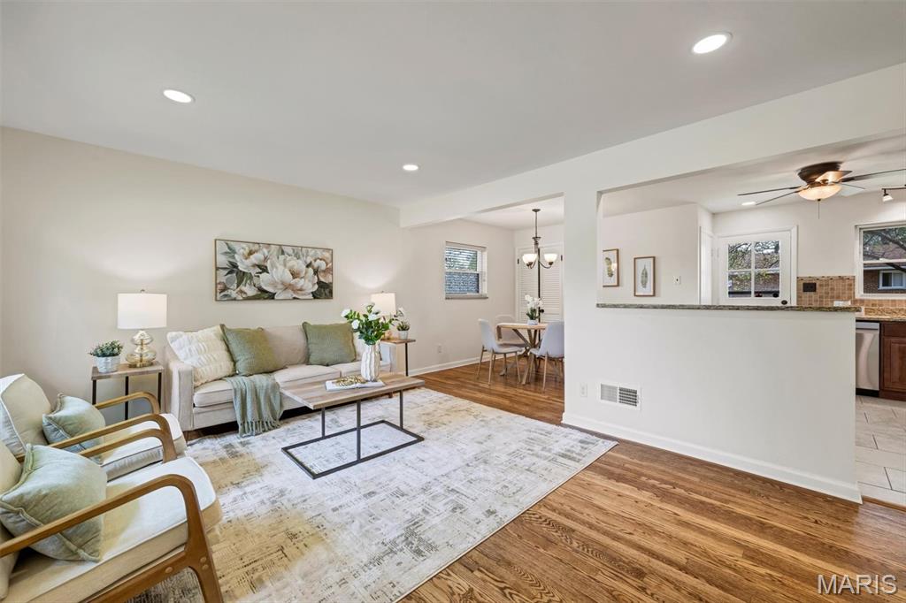 218 Hernan Drive St. Louis, MO 63123 - Photo 4 of 64