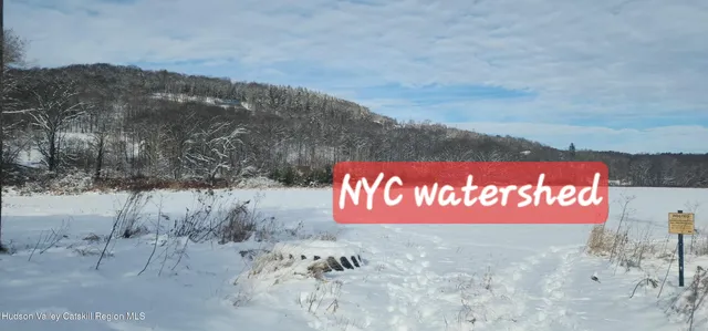 a sign that is sitting on a beach