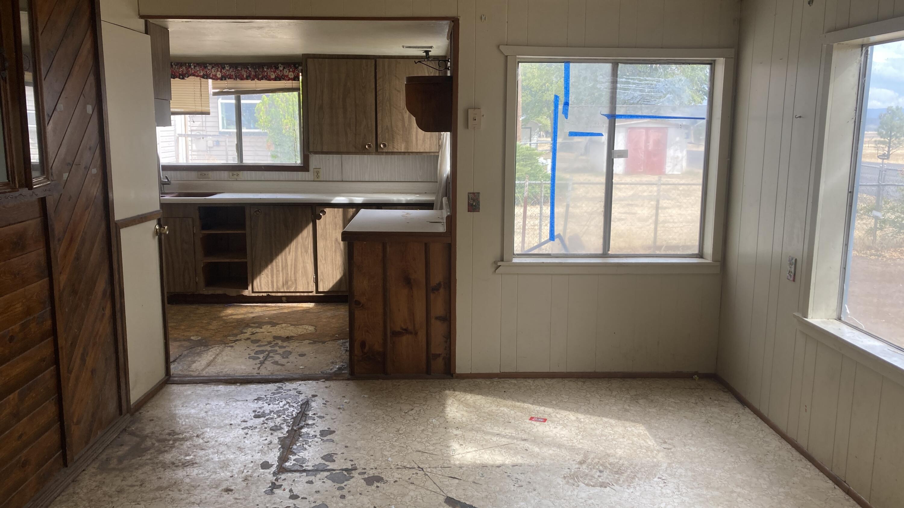 657-525 Susanville Road Bieber, CA 96009 - Photo 20 of 26 an empty room with windows and closet