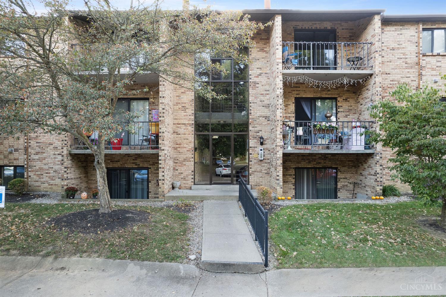 537 Davis Road, Unit 10 Cincinnati, OH 45255 - Photo 1 of 35 Gallery Image 1
