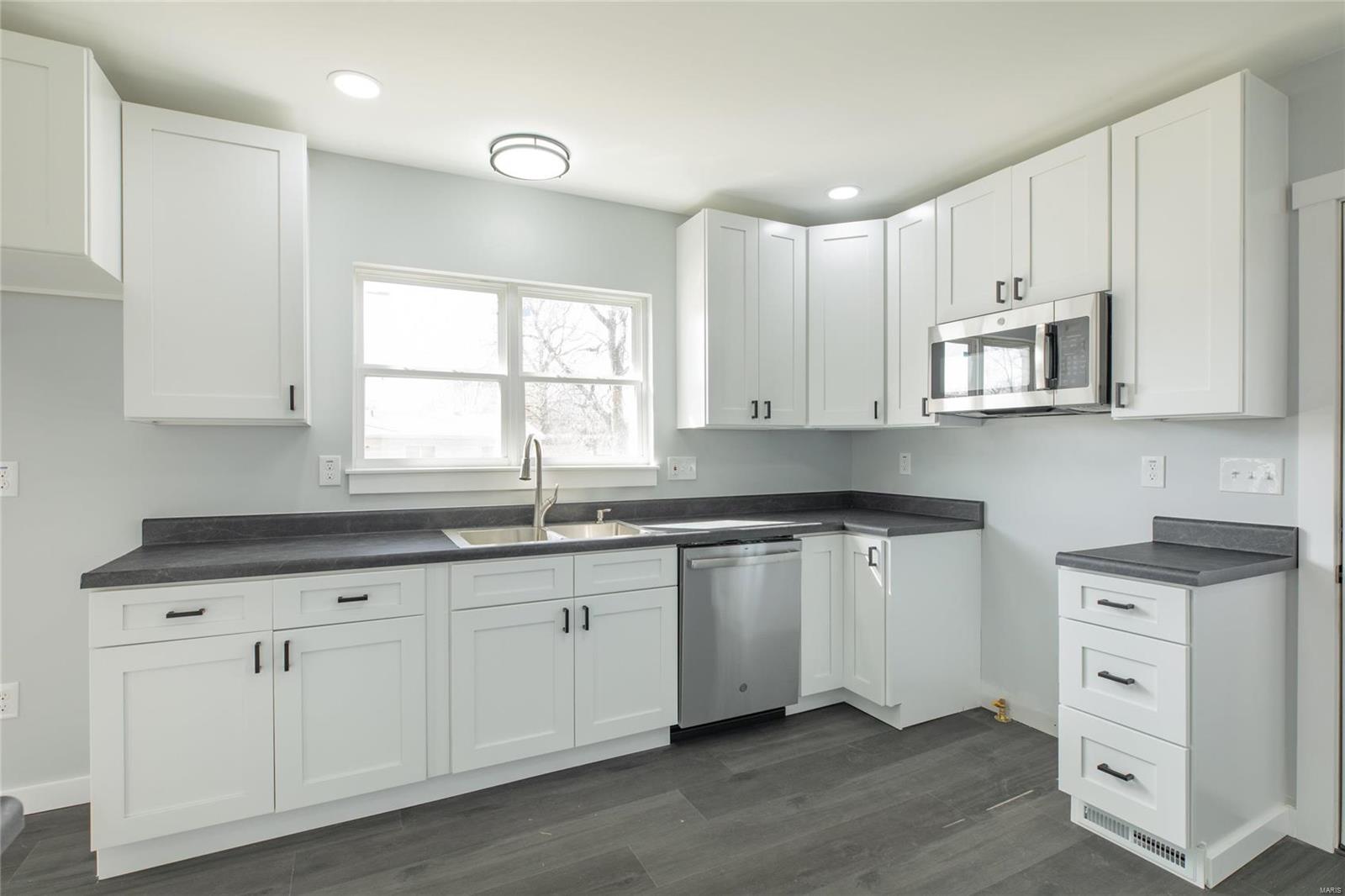 782 Rice Street Wood River, IL 62095 - Photo 9 of 27 Gallery Image 9