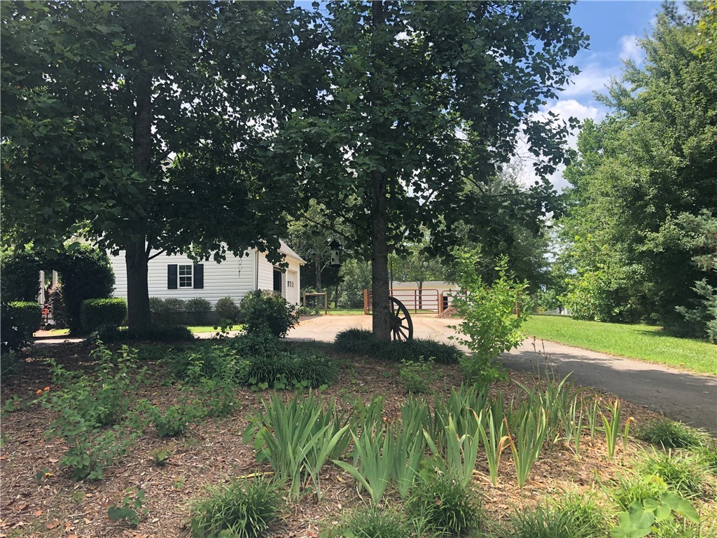 1309 Breazeale Road Belton, SC 29627 - Photo 2 of 30