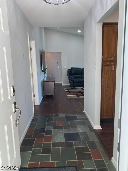 8 Dunbar Court, Unit 8 Bedminster, NJ 07921 - Photo 5 of 20