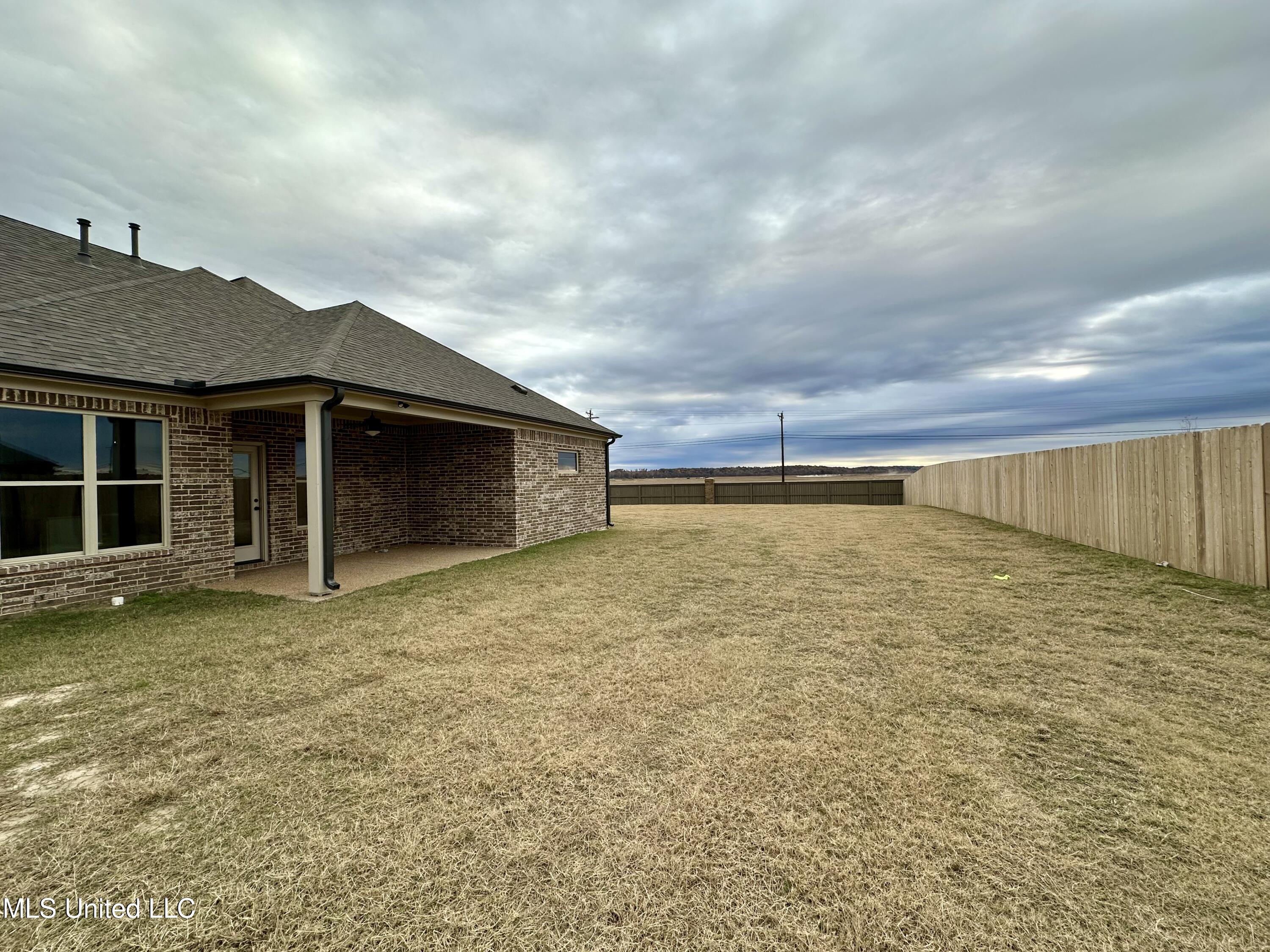 3023 School Loop Rd Lake Lake Cormorant, MS 38641 - Photo 17 of 17 IMG_7510