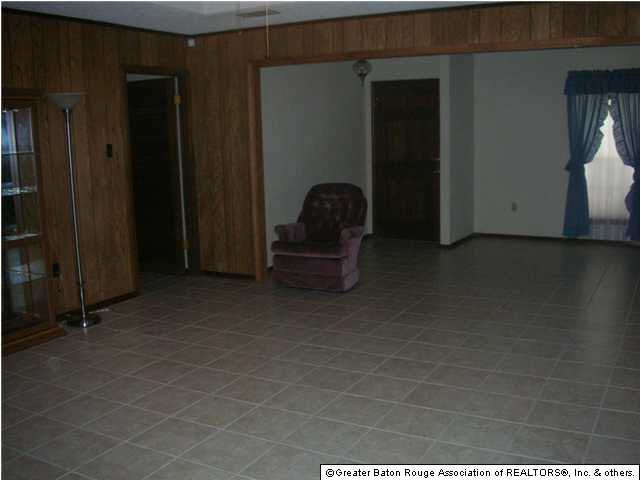10158 Azrok Avenue Baton Rouge, LA 70809 - Photo 3 of 8