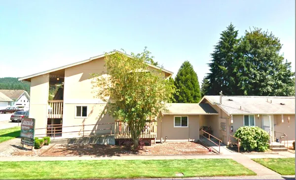 a view of a house with a yard