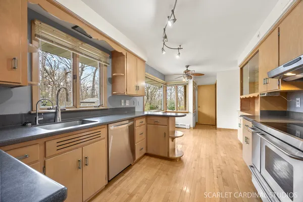 $625,000 | 501 Glenwood Trail, Elgin, IL 60120