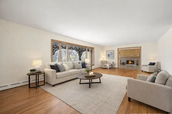 $625,000 | 501 Glenwood Trail, Elgin, IL 60120