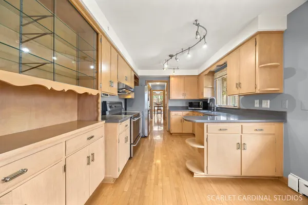 $625,000 | 501 Glenwood Trail, Elgin, IL 60120