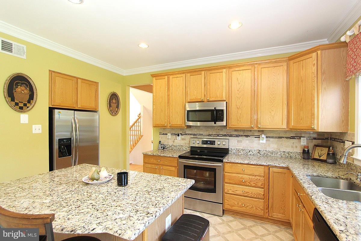 18501 Country Meadow Road Boyds, MD 20841 - Photo 11 of 29 Kitchen