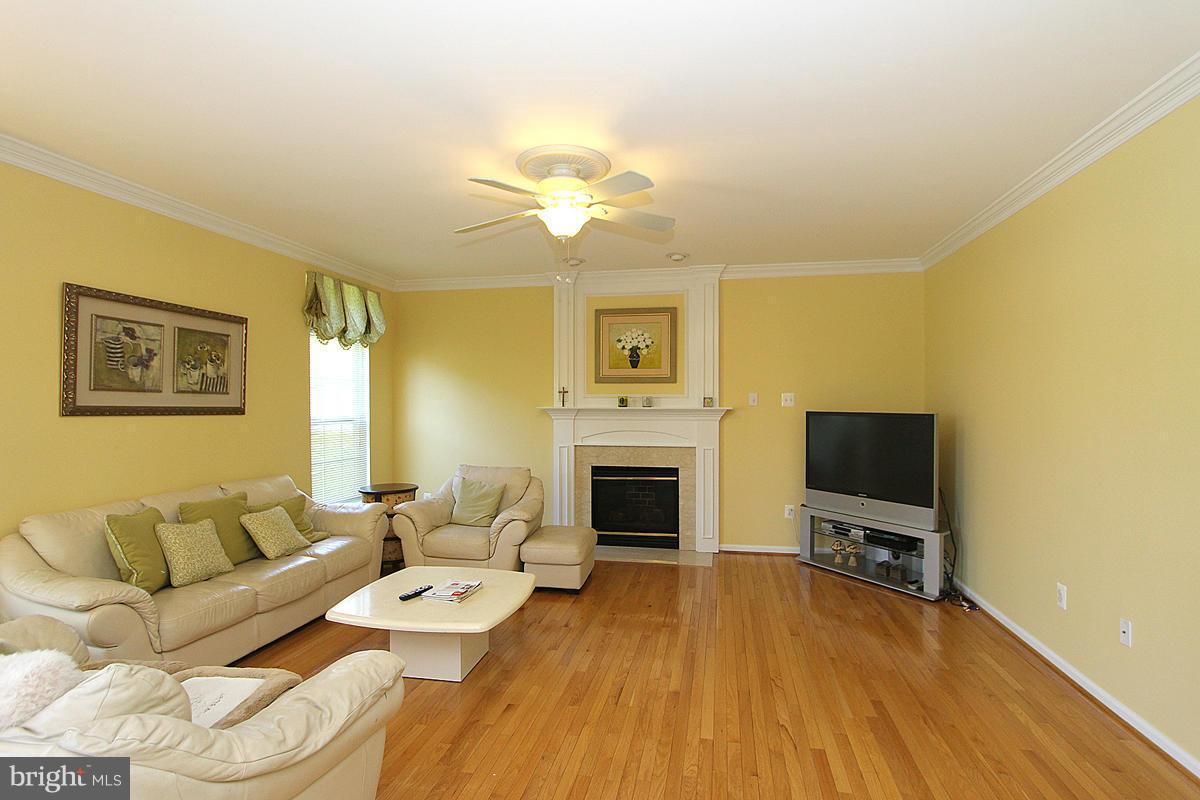 18501 Country Meadow Road Boyds, MD 20841 - Photo 15 of 29 Family Room