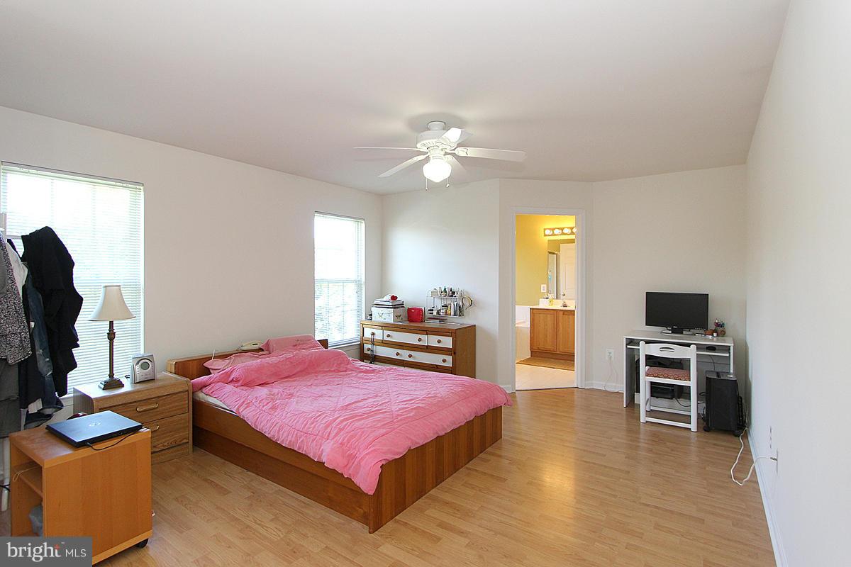 18501 Country Meadow Road Boyds, MD 20841 - Photo 22 of 29 Bedroom (Master)