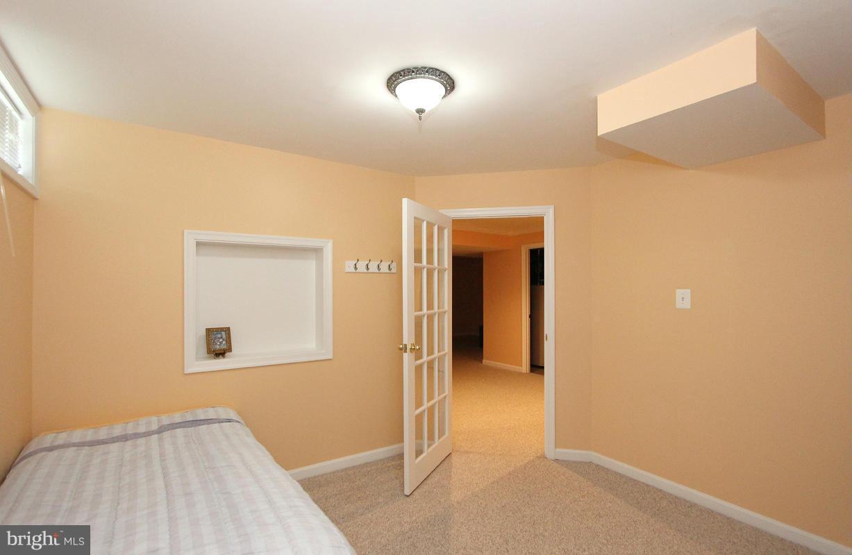 18501 Country Meadow Road Boyds, MD 20841 - Photo 26 of 29 Bedroom