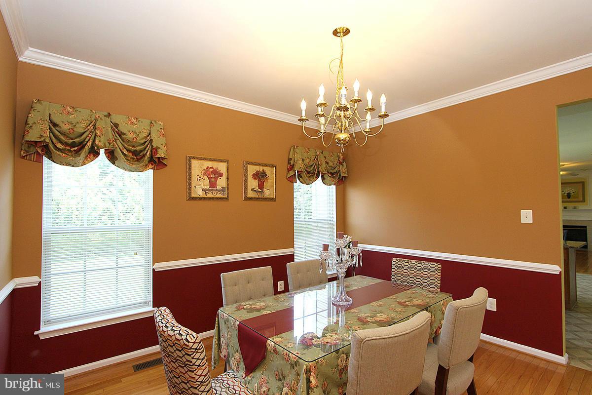 18501 Country Meadow Road Boyds, MD 20841 - Photo 4 of 29 Dining Room