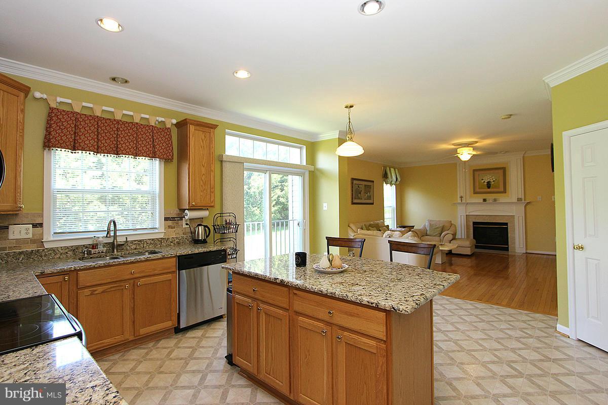18501 Country Meadow Road Boyds, MD 20841 - Photo 8 of 29 Kitchen