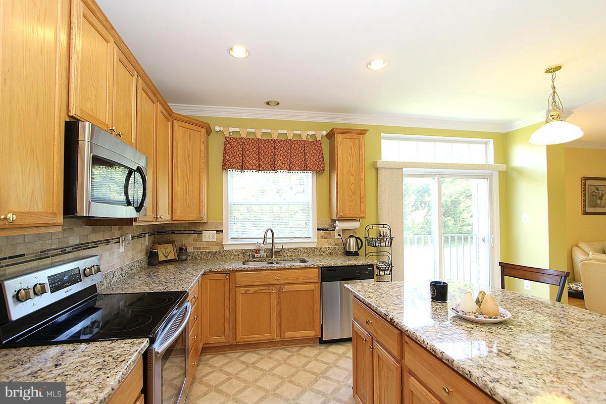 18501 Country Meadow Road Boyds, MD 20841 - Photo 9 of 29 Kitchen