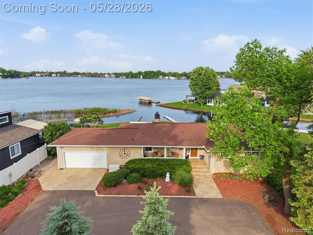 12099 Torrey Road Fenton, MI 48430 - Photo 1 of 60