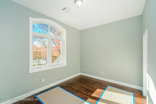 $850,000 | 2441 Victory Boulevard | South New York