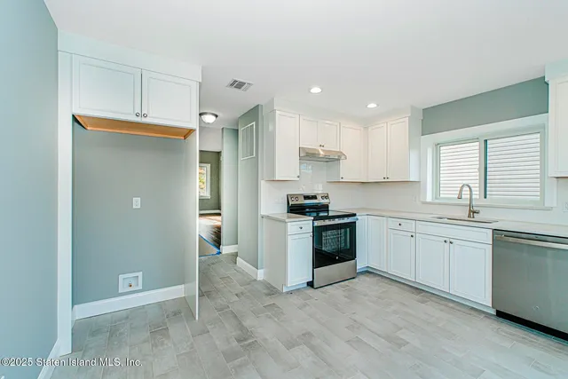 $850,000 | 2441 Victory Boulevard | South New York