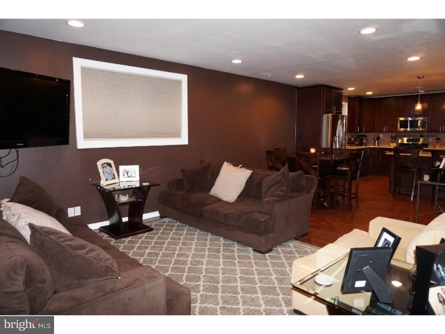 9222 Wesleyan Road Philadelphia, PA 19114 - Photo 3 of 22 Living Room