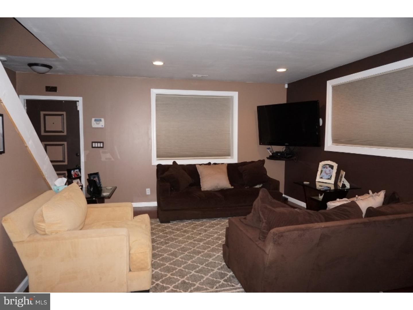 9222 Wesleyan Road Philadelphia, PA 19114 - Photo 4 of 22 Living Room