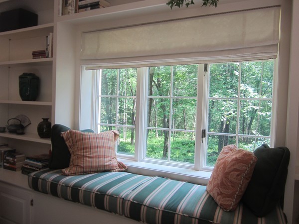 286 Sargent Road Boxborough, MA 01719 - Photo 10 of 29 a living room with furniture and a window