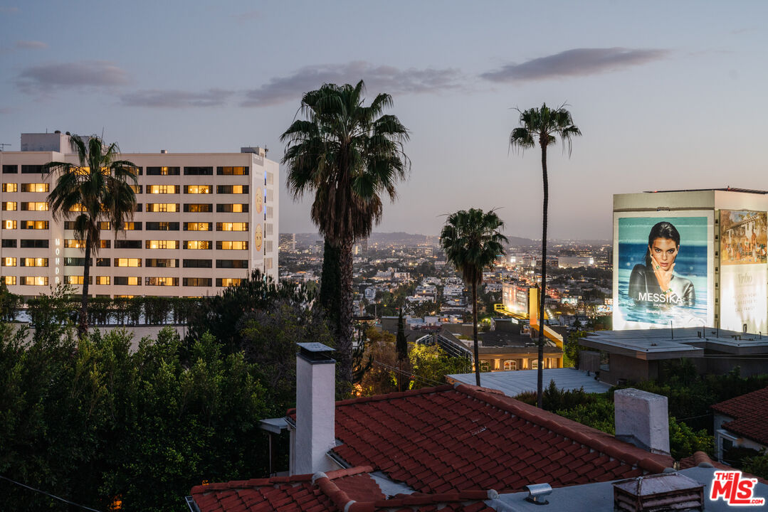 8430 Cresthill Road Los Angeles, CA 90069 - Photo 35 of 36 a view of a backyard