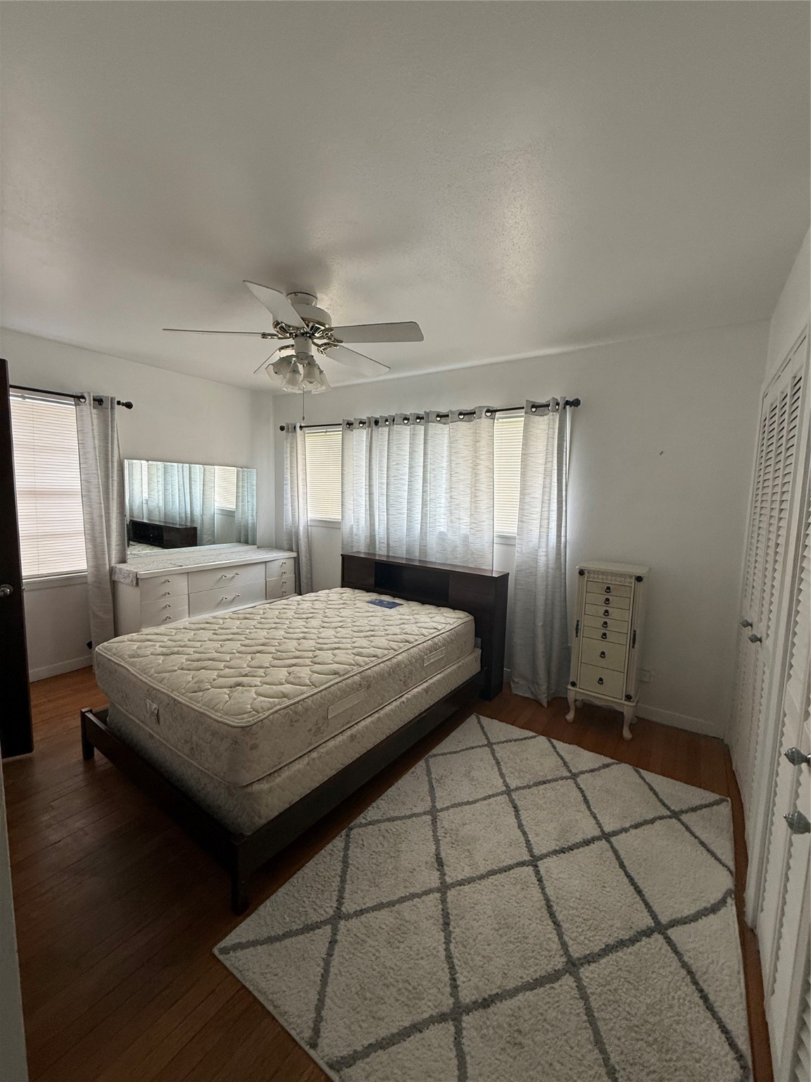 7945 Cedel Drive Houston, TX 77055 - Photo 6 of 11 a view of an empty room and window