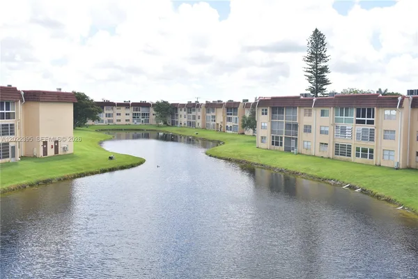 $77,000 | 8861 Sunrise Lakes Boulevard, Unit 305, Sunrise, FL 33322