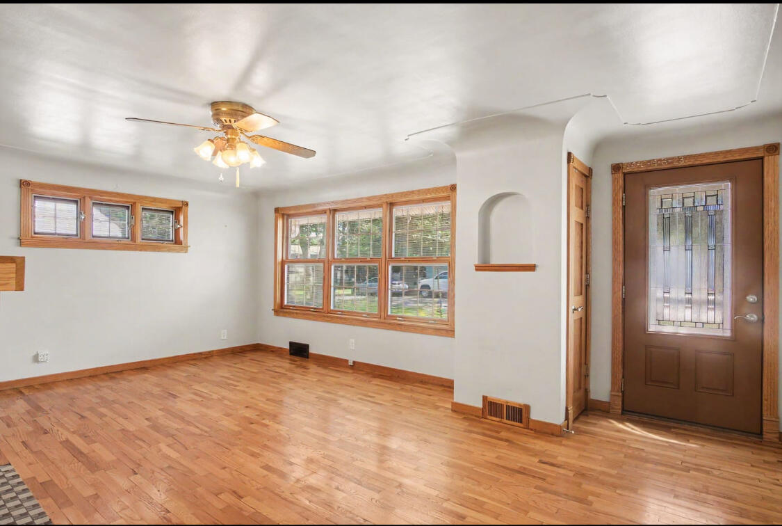1017 Pearl Street Belding, MI 48809 - Photo 8 of 30 IMG_6913