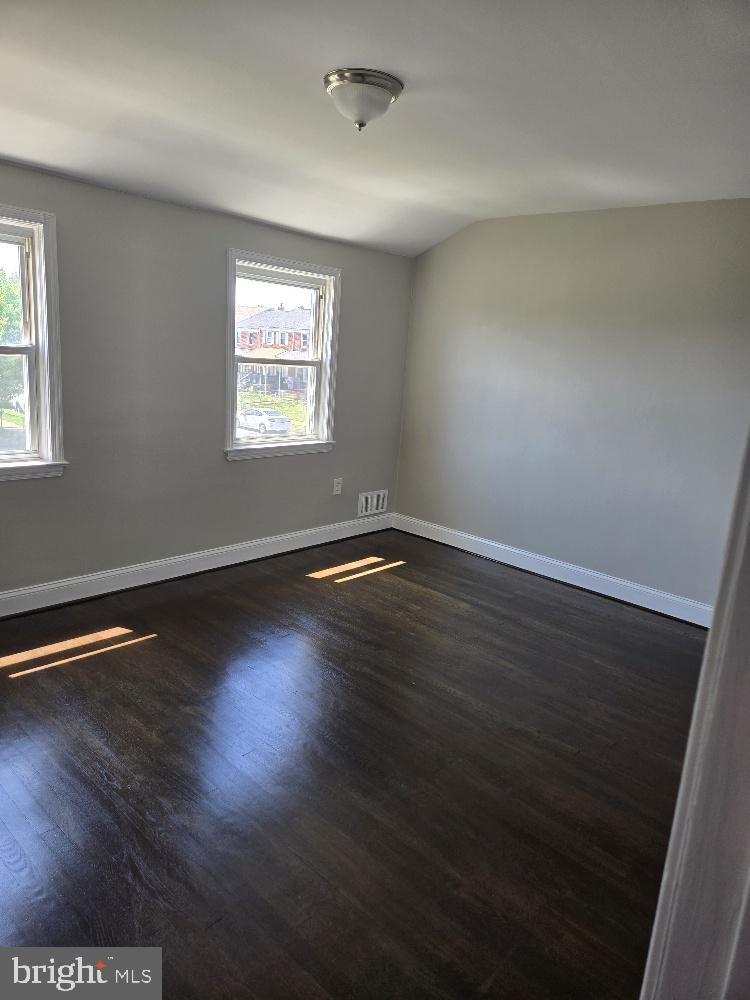 8120 Kavanagh Road Baltimore, MD 21222 - Photo 4 of 22