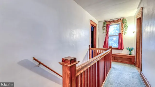 a view of an entryway with workspace